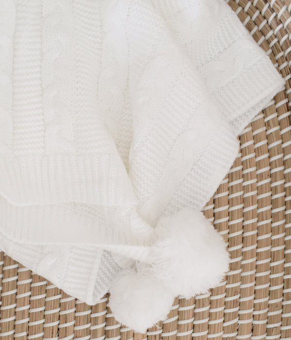 Cable knit pom wrap - white