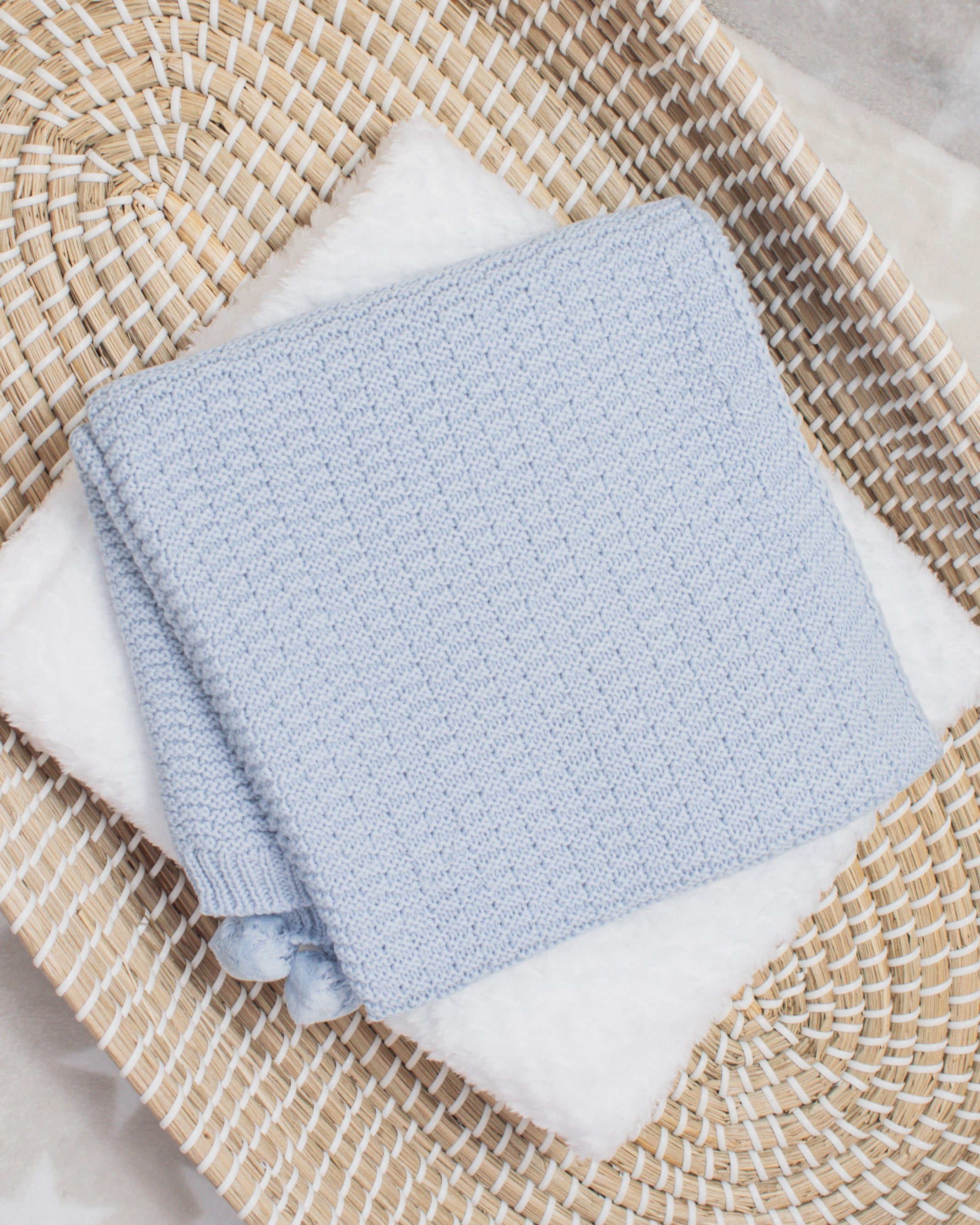 Light knit pom blanket - soft blue