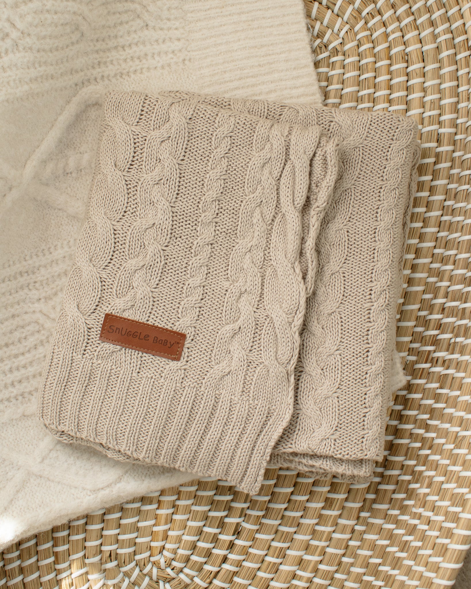 Soft cable knitted blanket - taupe