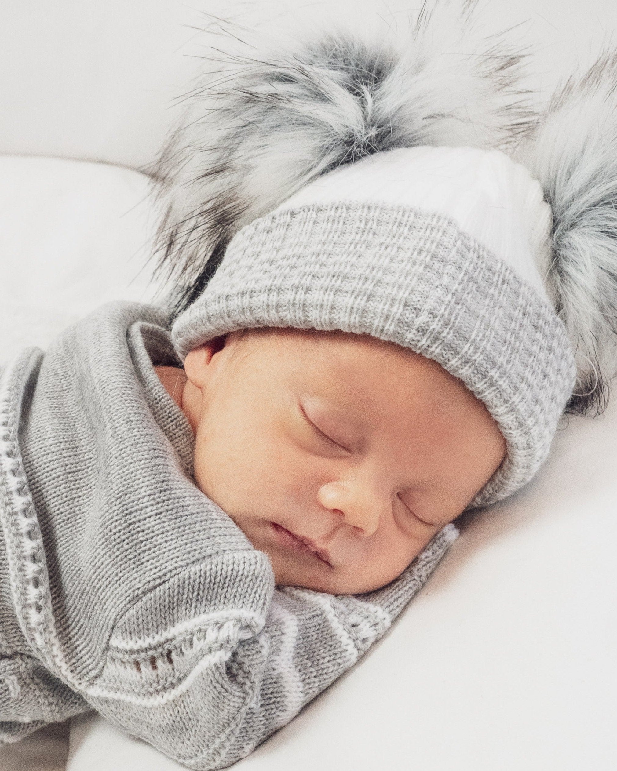 First size double pom hat - grey & white